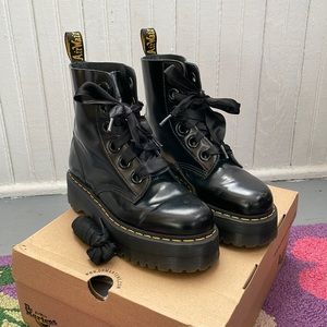Dr Martens Molly women’s size 8 platform boots